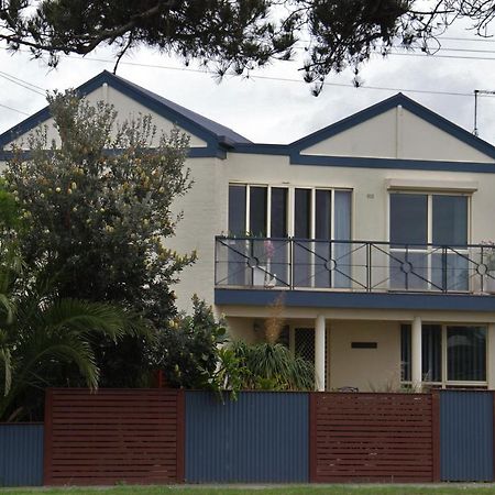 Villa Sea Breeze On The Esplanade à Lakes Entrance Extérieur photo