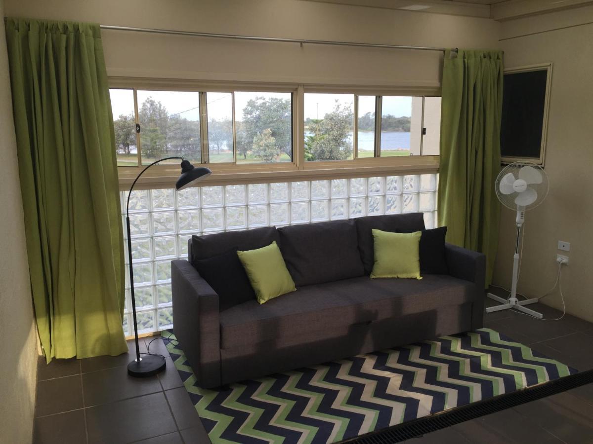 Villa Sea Breeze On The Esplanade à Lakes Entrance Extérieur photo