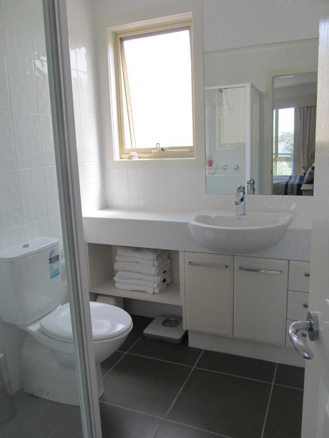 Villa Sea Breeze On The Esplanade à Lakes Entrance Extérieur photo